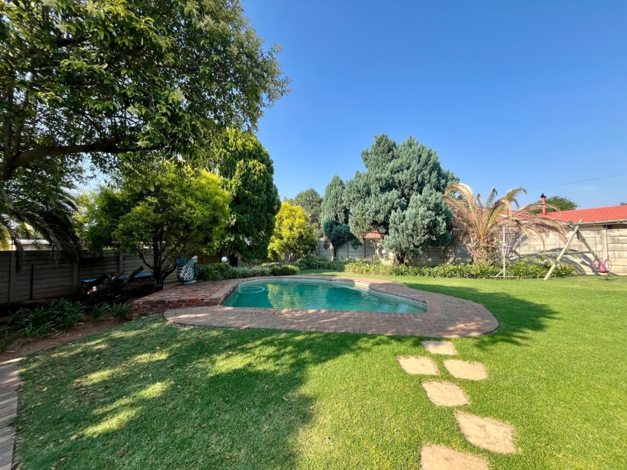 3 Bedroom Property for Sale in Flamwood North West